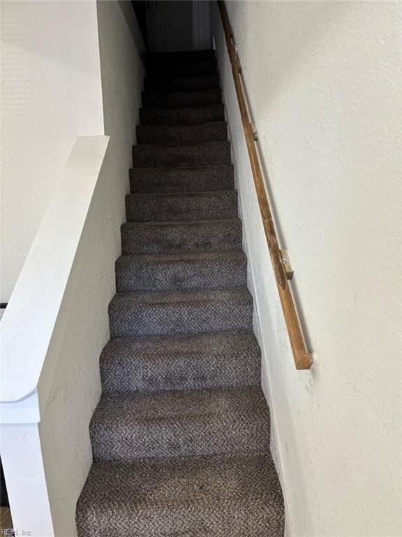 1004 Barney St - Photo 5 of 12