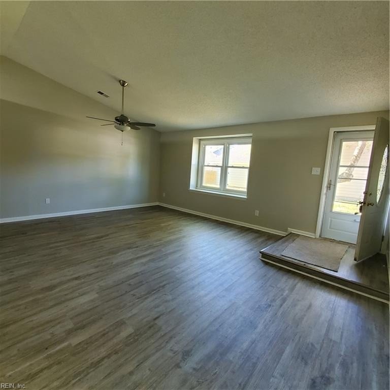 1104 Tarragon Ct - Photo 5 of 26