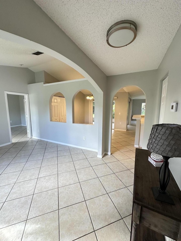 615 Sw Lakehurst Dr - Photo 5 of 13