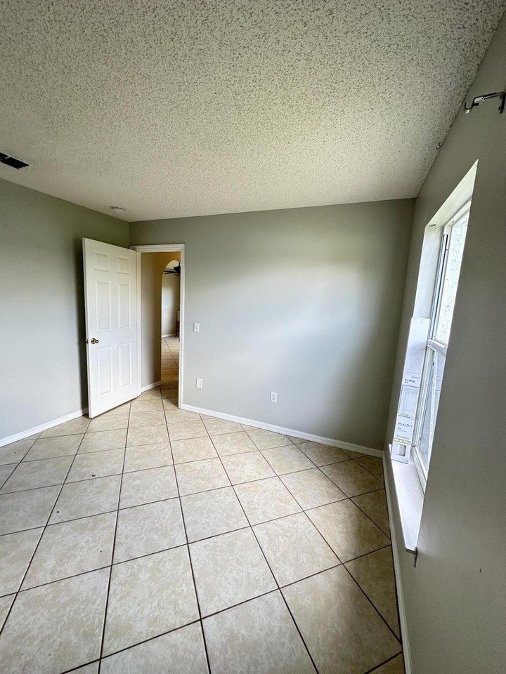 615 Sw Lakehurst Dr - Photo 6 of 13