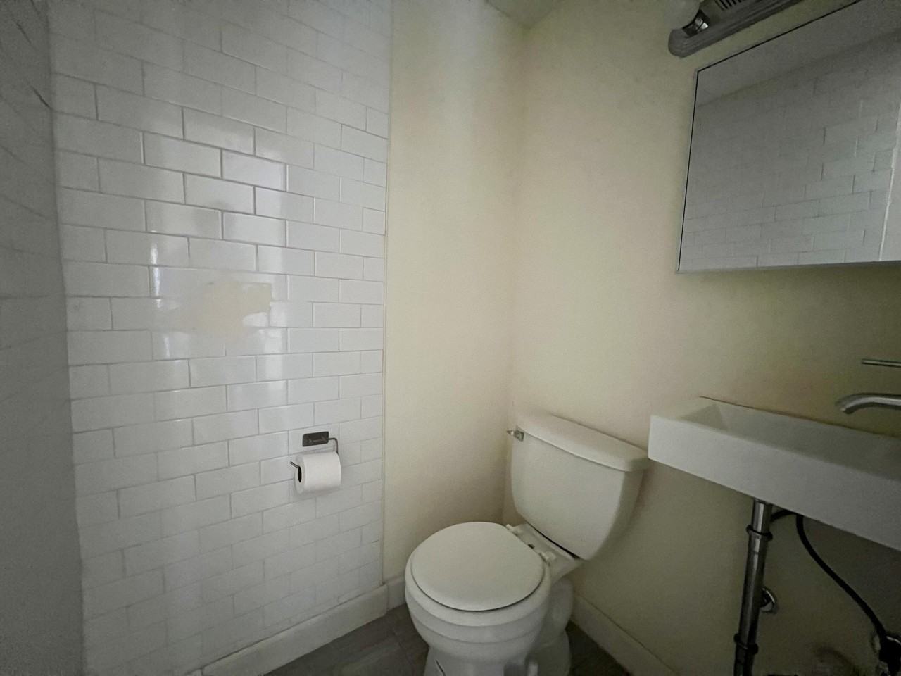 705 Francis St - Photo 6 of 14