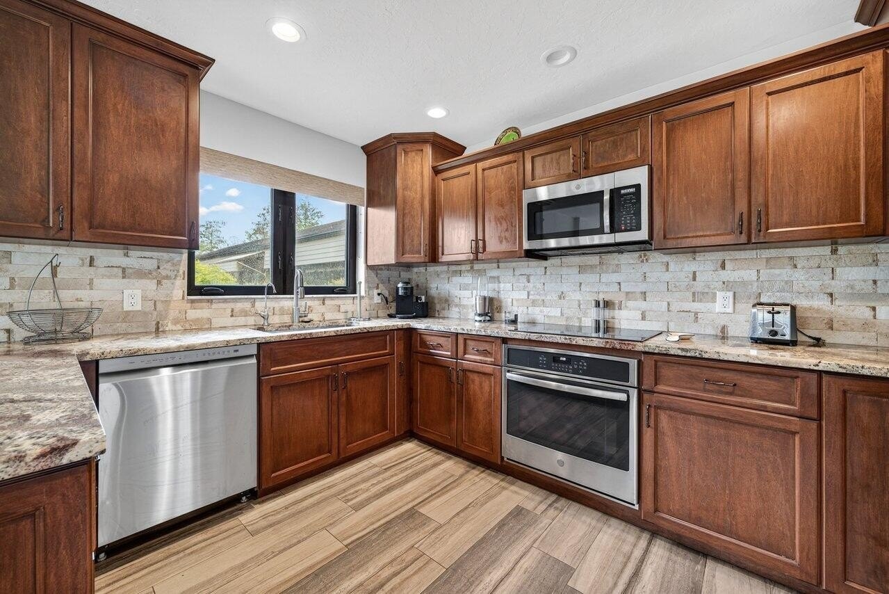 2741 Buck Ridge Trl - Photo 7 of 38