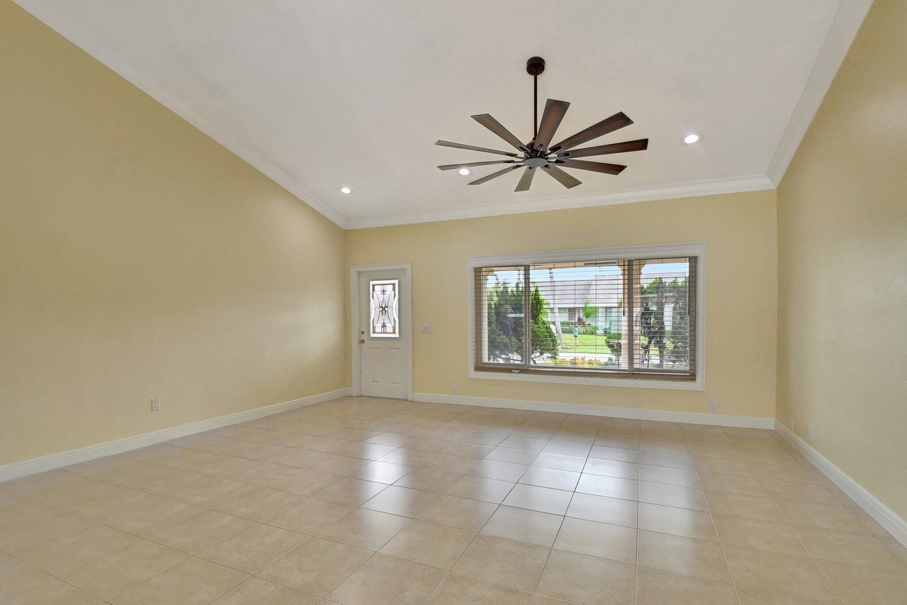 4471 Brandywine Dr - Photo 2 of 34