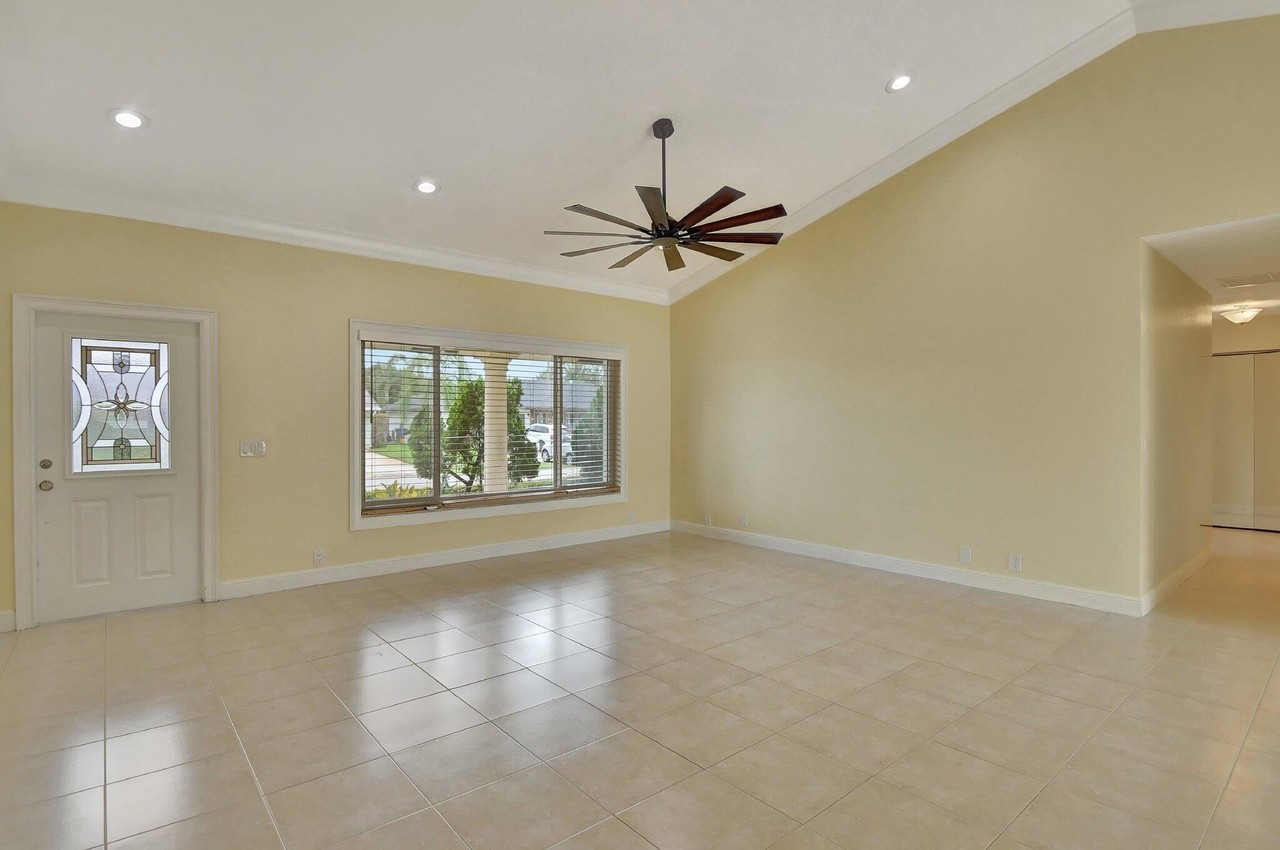 4471 Brandywine Dr - Photo 4 of 34