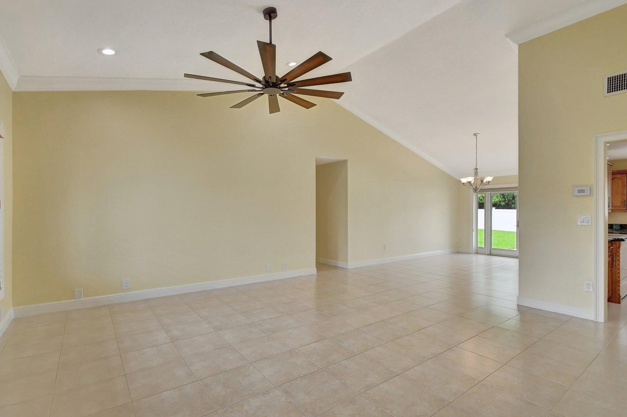 4471 Brandywine Dr - Photo 5 of 34