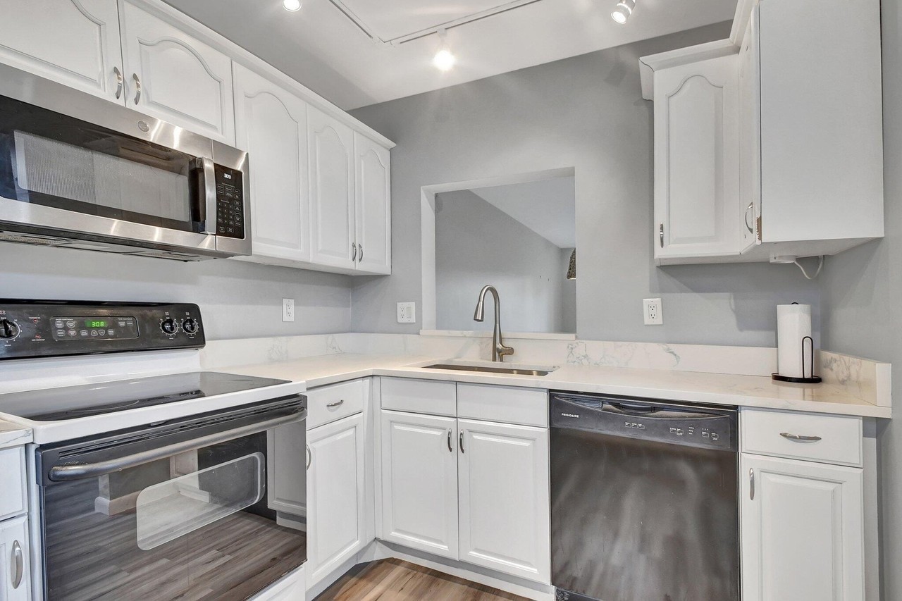 6660 Somerset Dr #102 - Photo 5 of 28