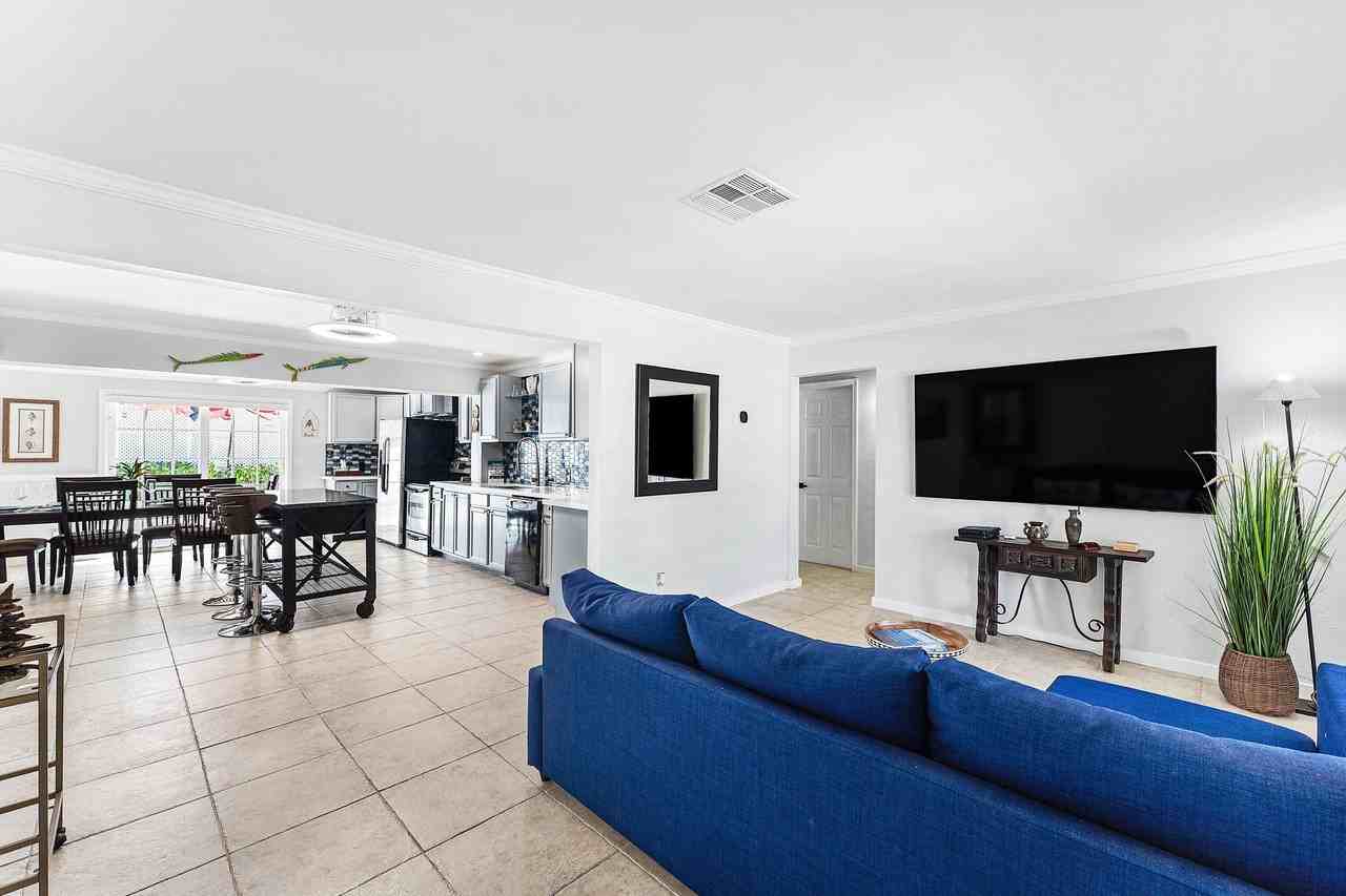 320 S Ocean Breeze - Photo 7 of 45