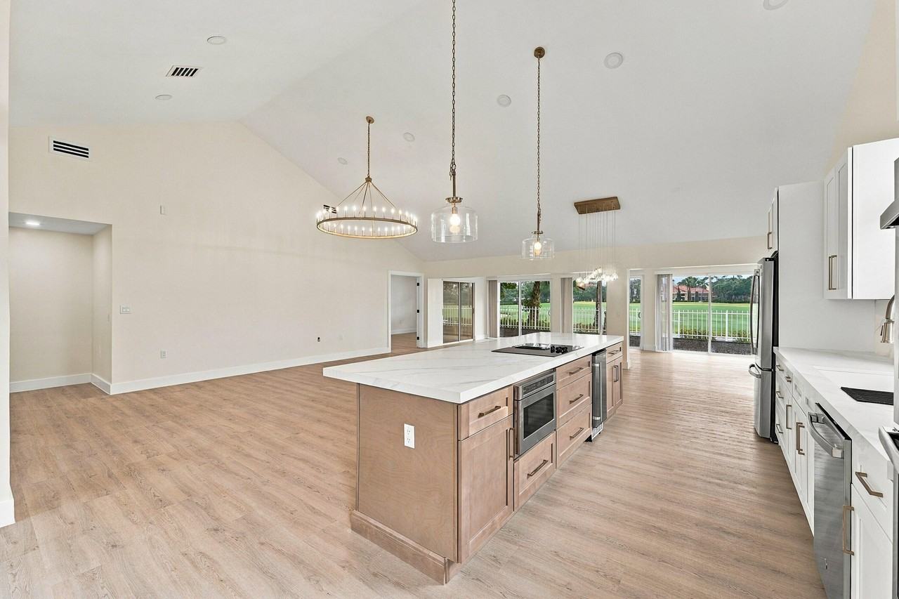2398 Saratoga Bay Dr - Photo 3 of 50