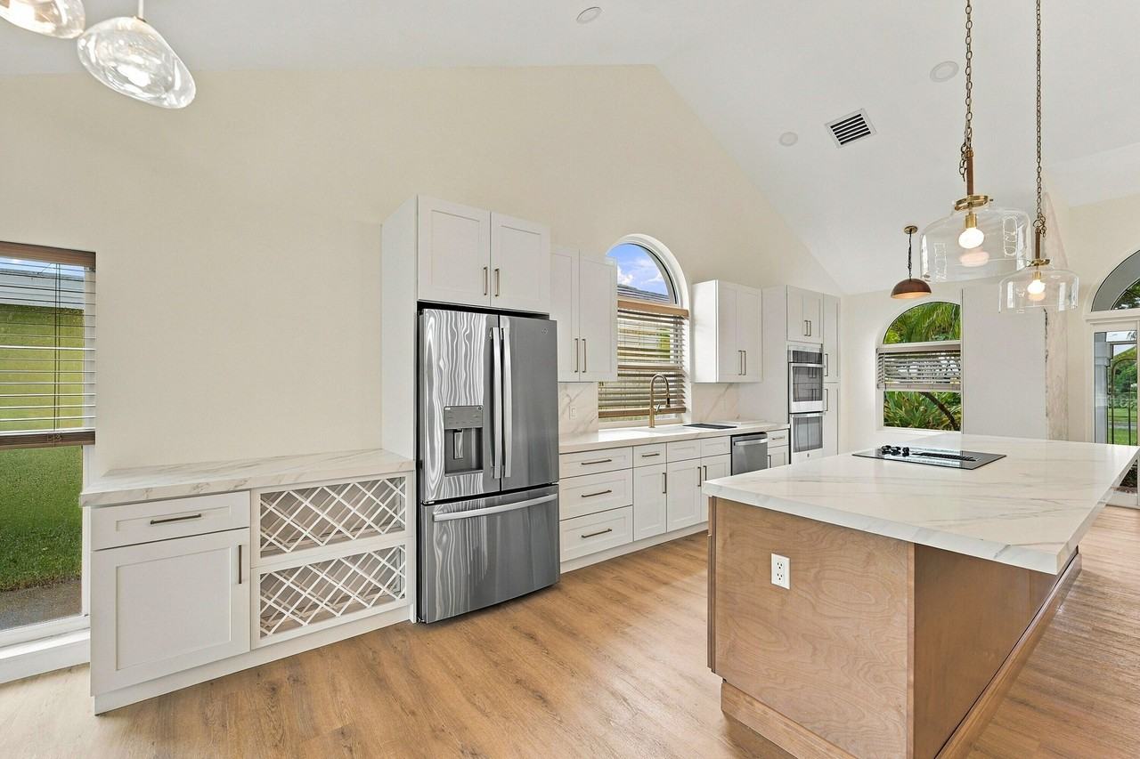 2398 Saratoga Bay Dr - Photo 4 of 50
