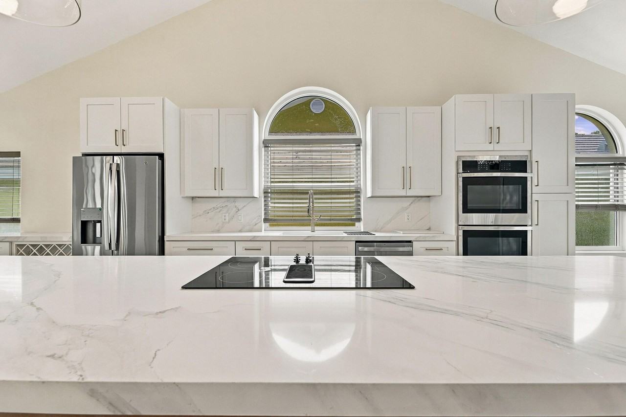 2398 Saratoga Bay Dr - Photo 5 of 50