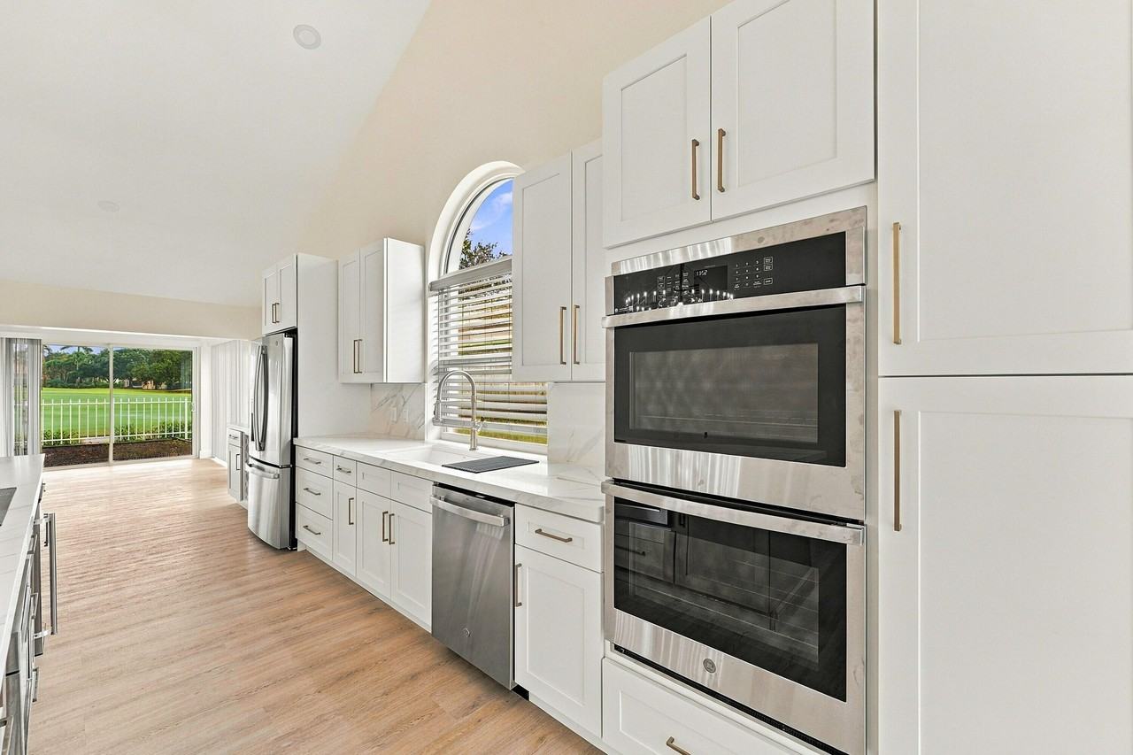 2398 Saratoga Bay Dr - Photo 6 of 50