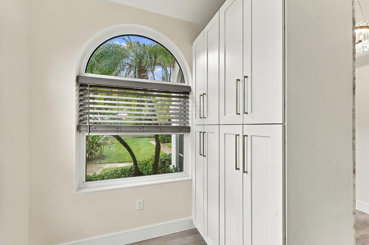 2398 Saratoga Bay Dr - Photo 7 of 50