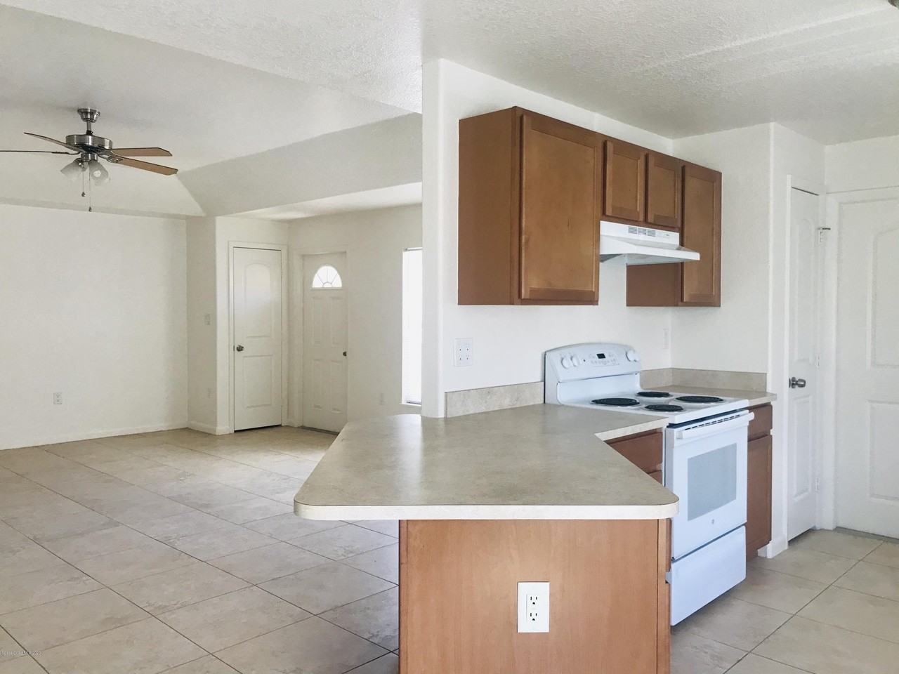 821 Faull Dr #B - Photo 3 of 11