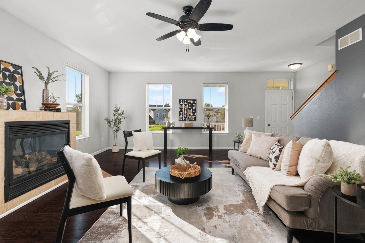 3071 Providence St - Photo 2 of 16