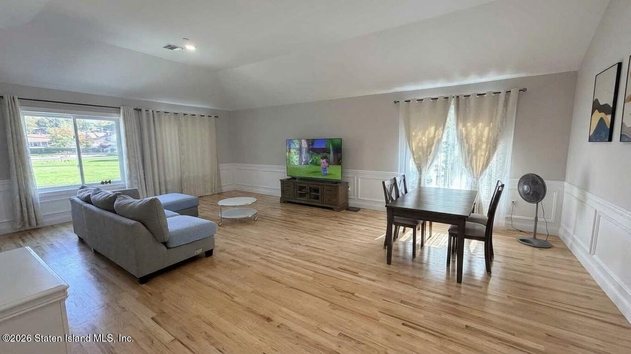 340 Manor Rd #2FL - Photo 2 of 10
