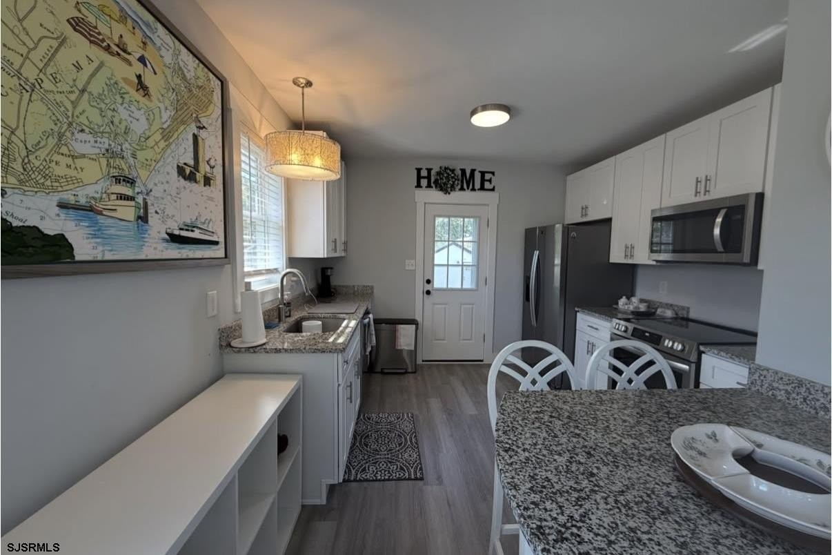 715 1st St - Photo 4 of 10