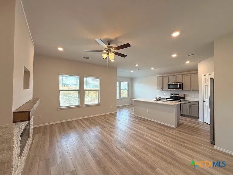 1338 Brookfield St - Photo 2 of 15