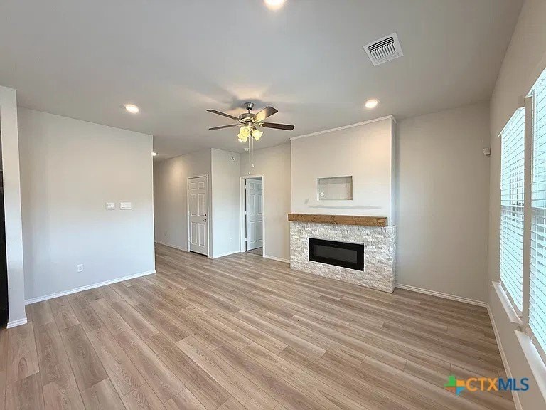 1338 Brookfield St - Photo 3 of 15