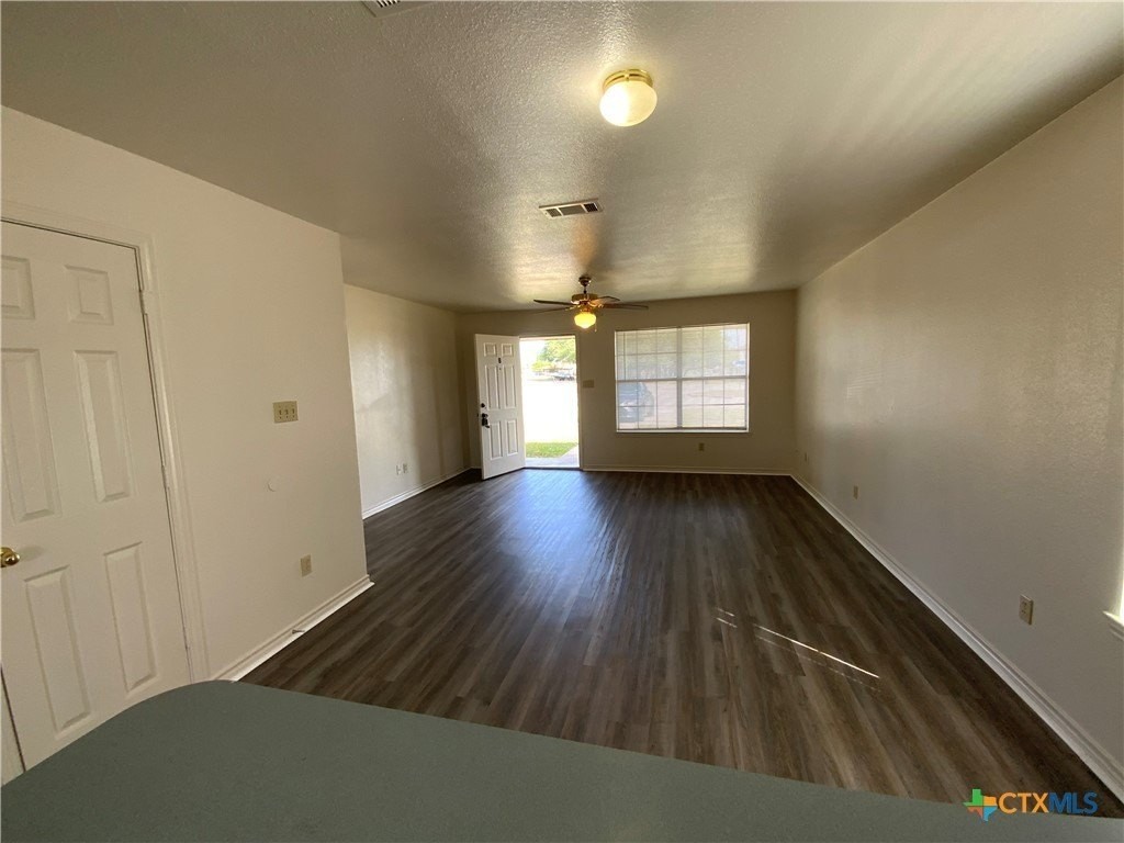103 Valley Cir #B - Photo 3 of 12
