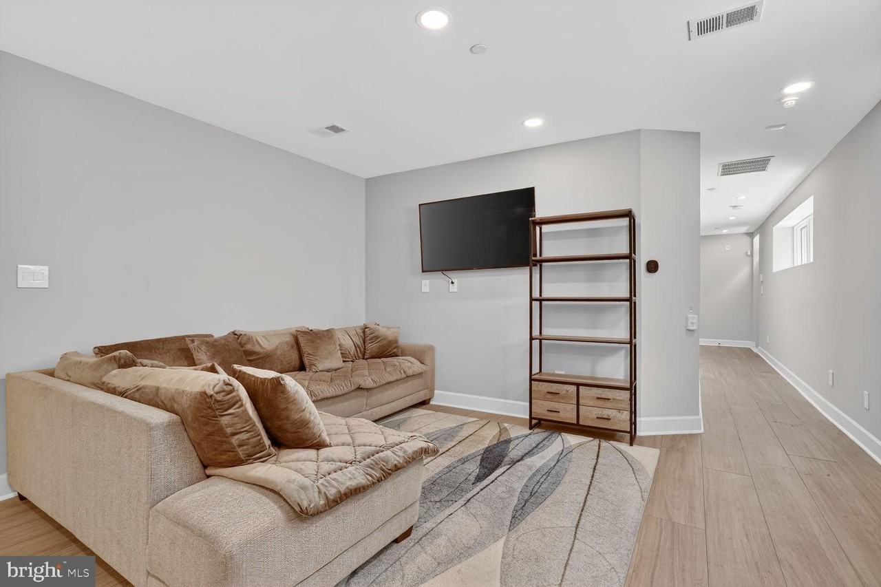 4512 Salem Ln Nw #B - Photo 5 of 19