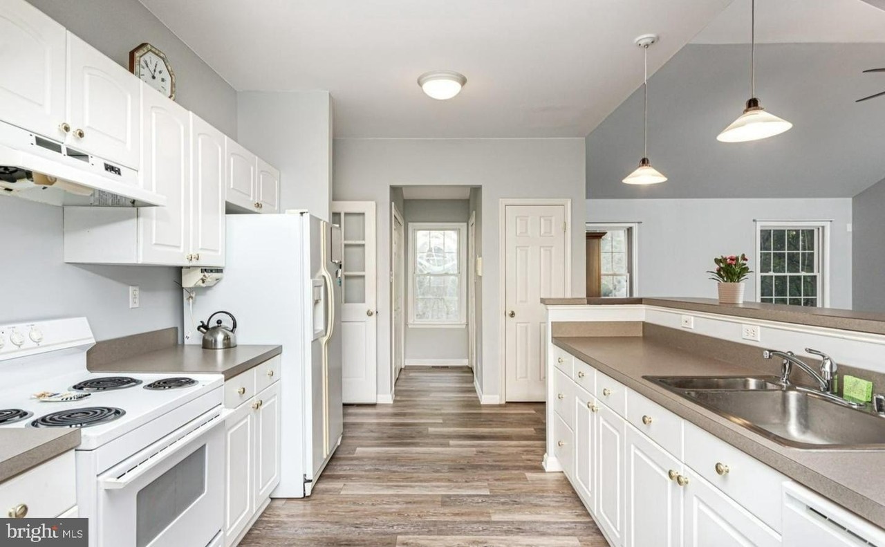 1312 Rogers Rd - Photo 7 of 25