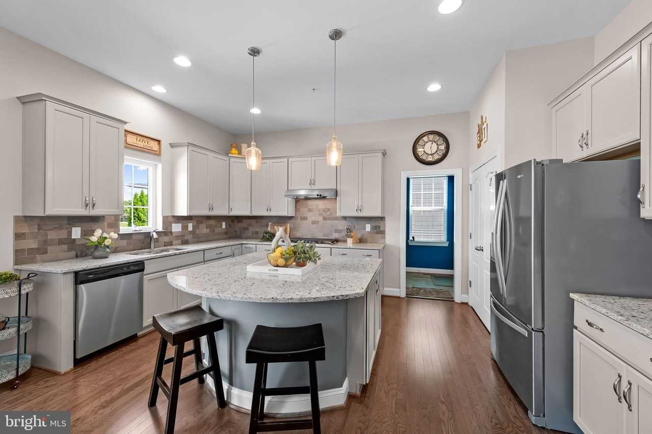 6408 Paddington St - Photo 2 of 50