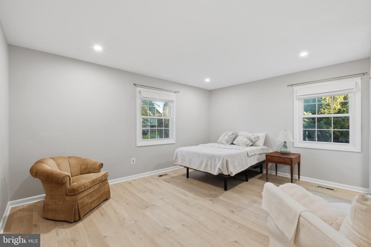 13805 Bonsal Ln - Photo 2 of 15