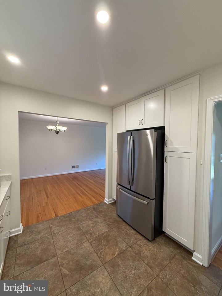8512 Pelham Rd - Photo 4 of 20