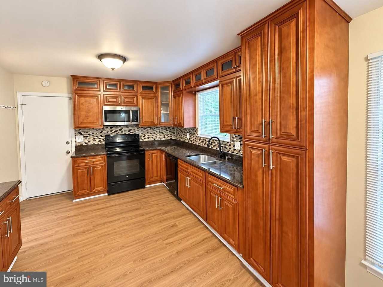 13205 Rippling Brook Dr - Photo 5 of 17