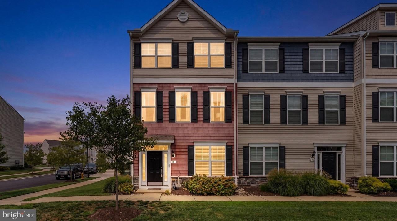 102 Sophie Ln