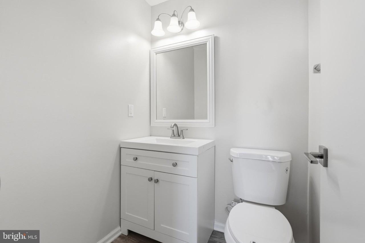 303 Oswego Ct - Photo 5 of 32