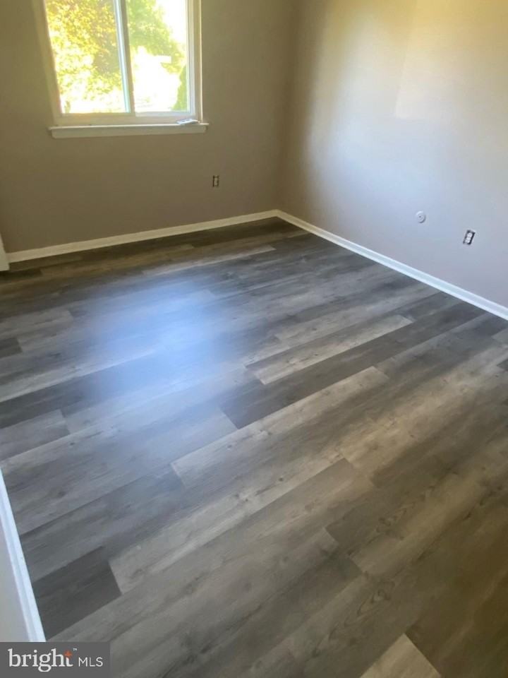 1 Scammell Dr - Photo 6 of 18