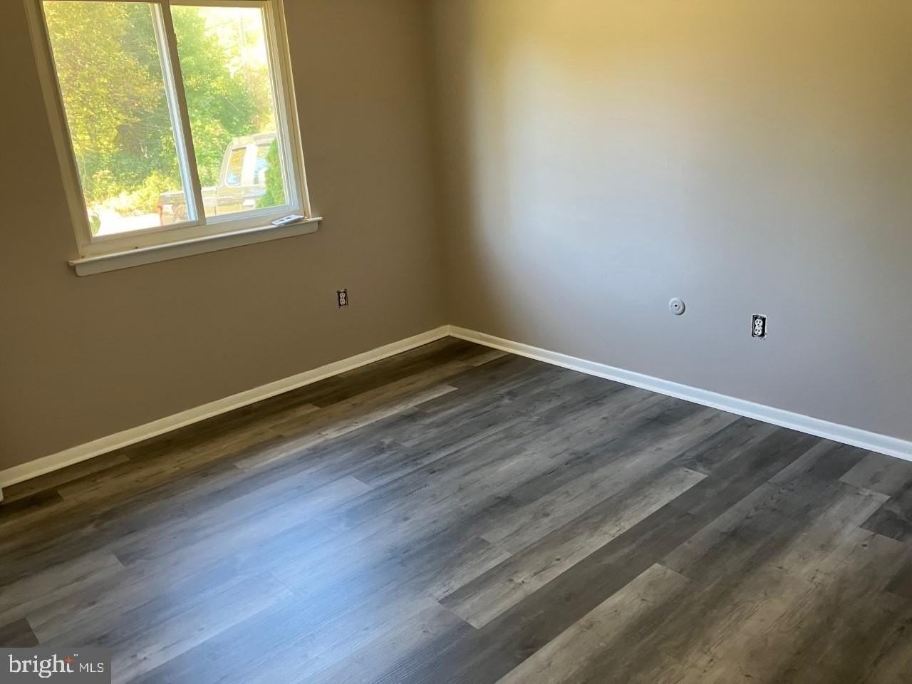 1 Scammell Dr - Photo 7 of 18