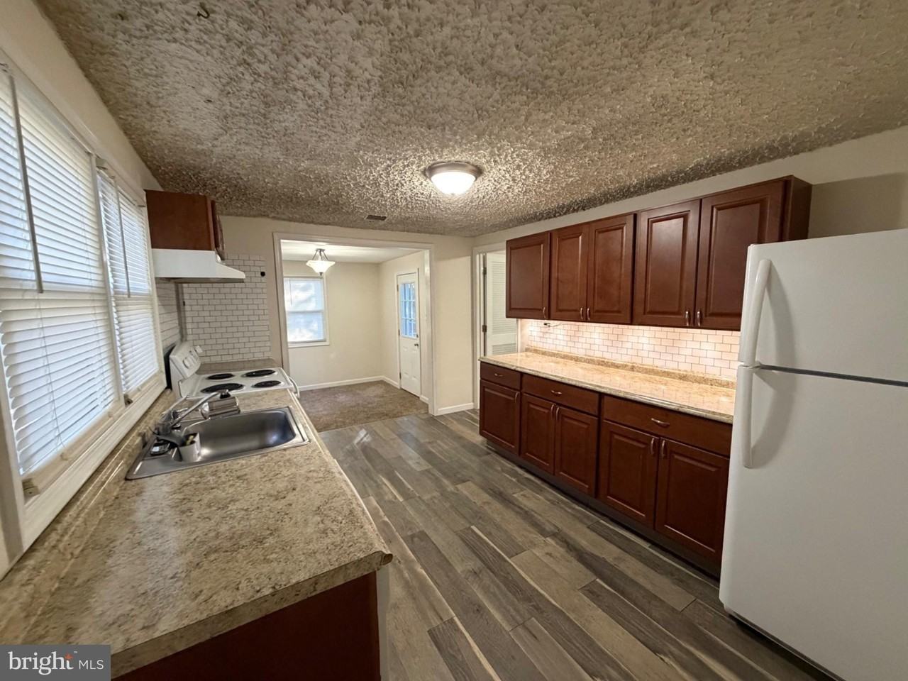 7 Lilac St - Photo 4 of 16