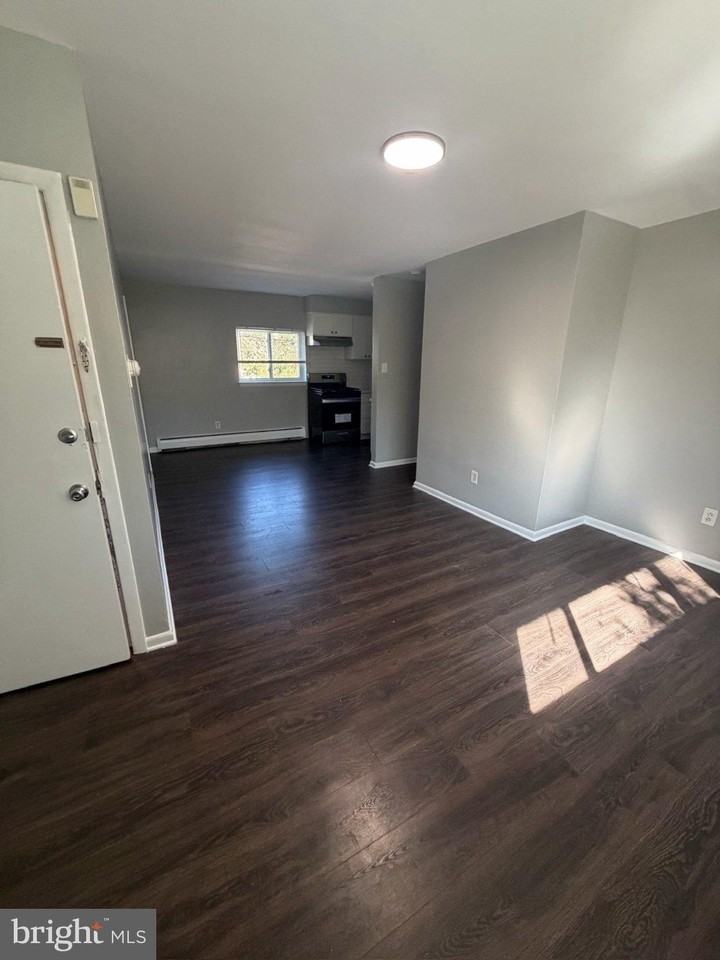 2032 Maple Ave #4 - Photo 3 of 11