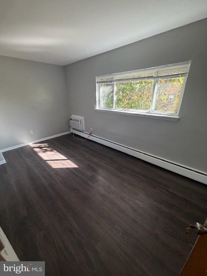 2032 Maple Ave #4 - Photo 5 of 11