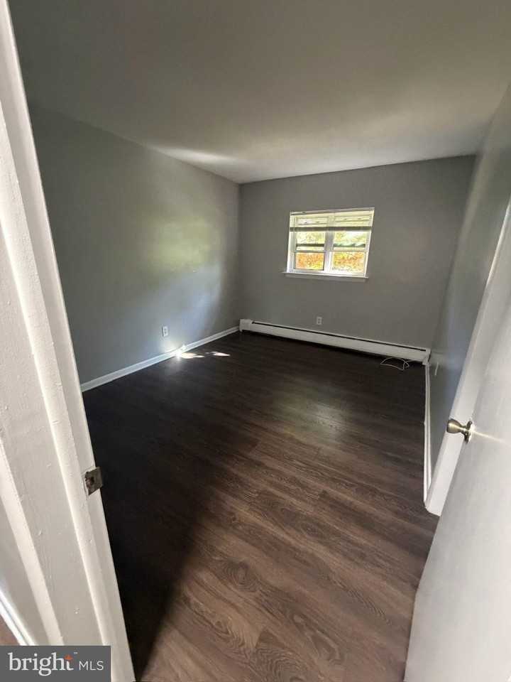 2032 Maple Ave #4 - Photo 7 of 11