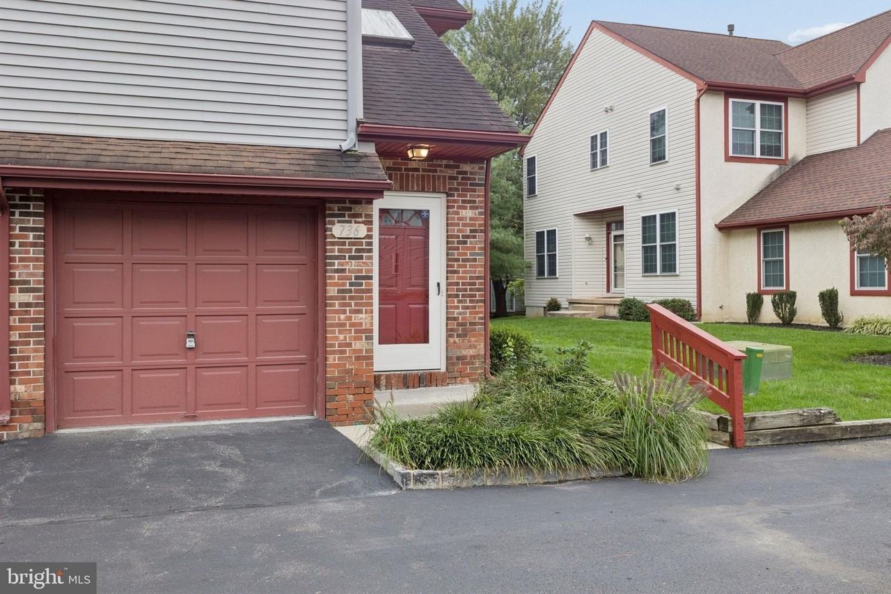 736 Chanticleer - Photo 2 of 30