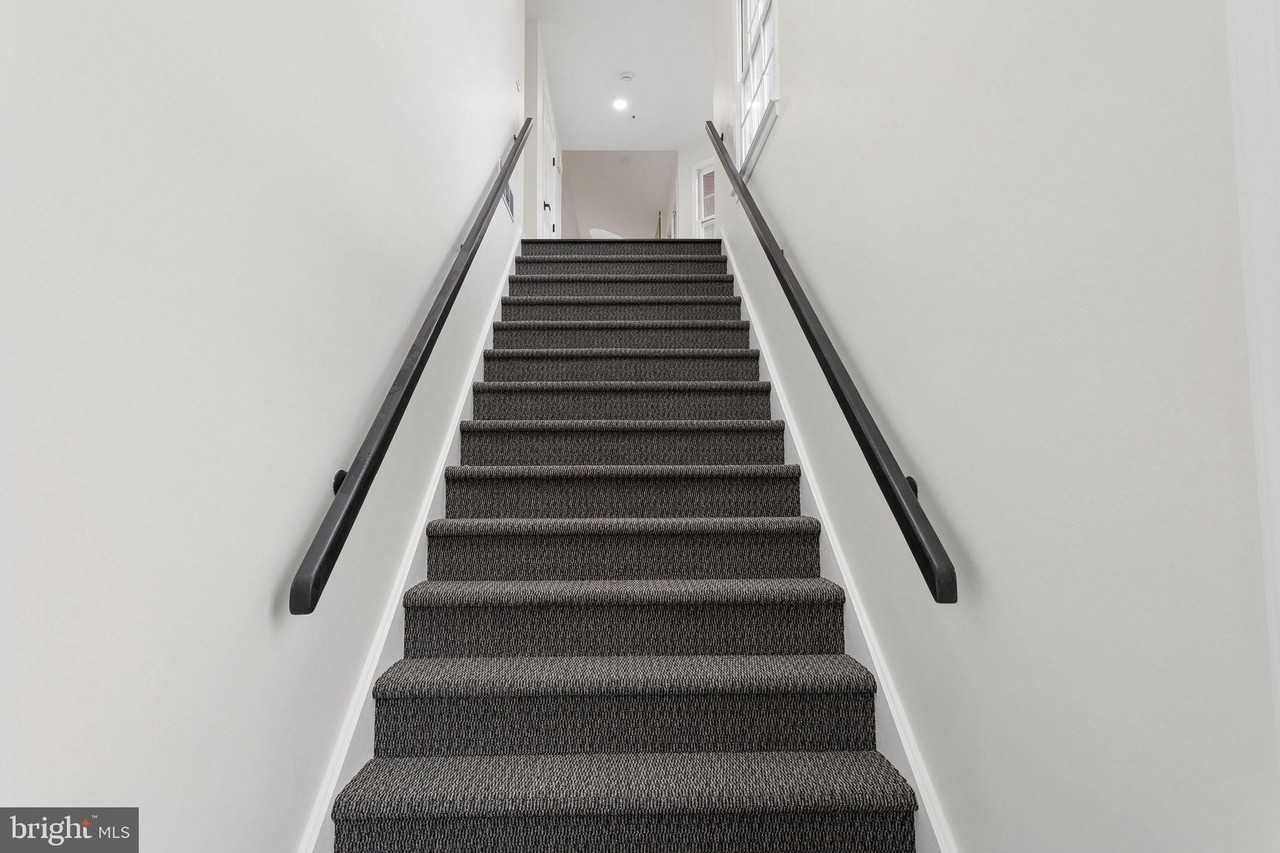 736 Chanticleer - Photo 3 of 30