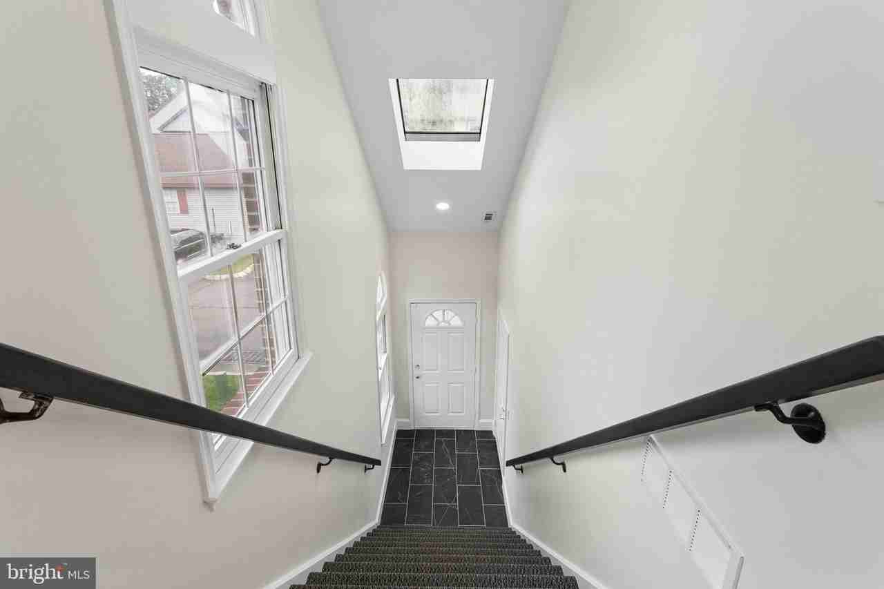 736 Chanticleer - Photo 4 of 30