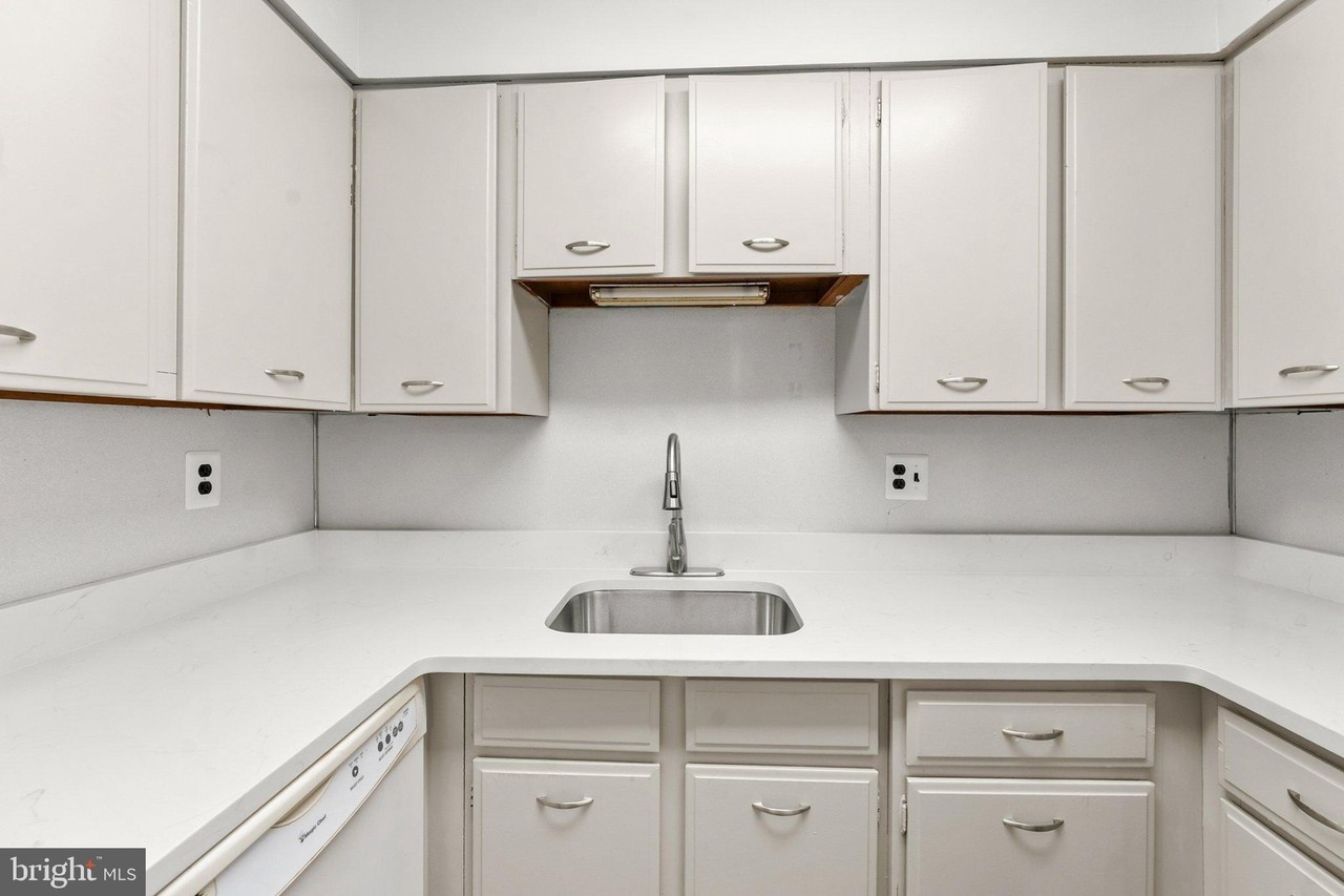 159 Delaware St #203 - Photo 4 of 22