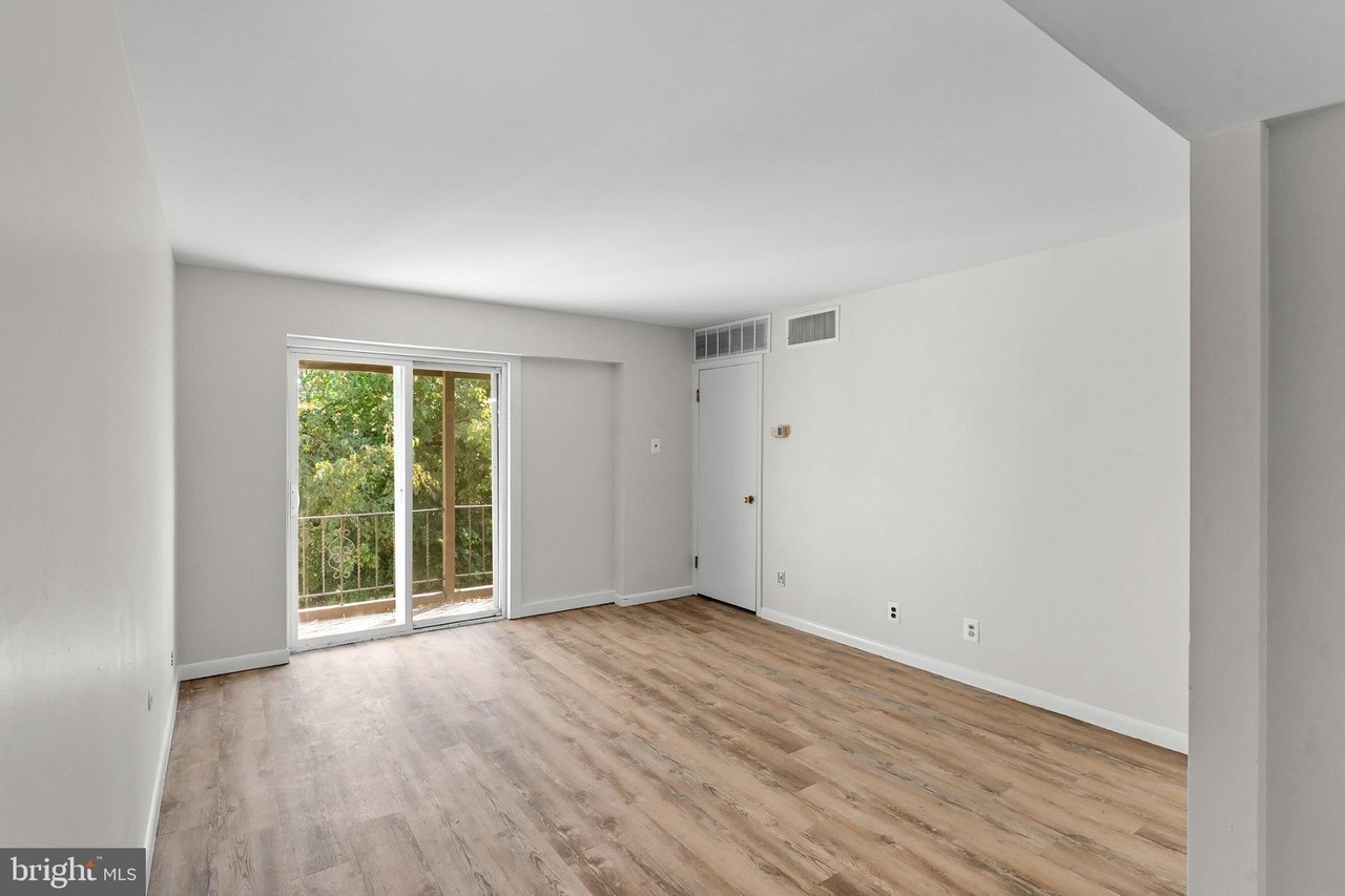 159 Delaware St #203 - Photo 5 of 22