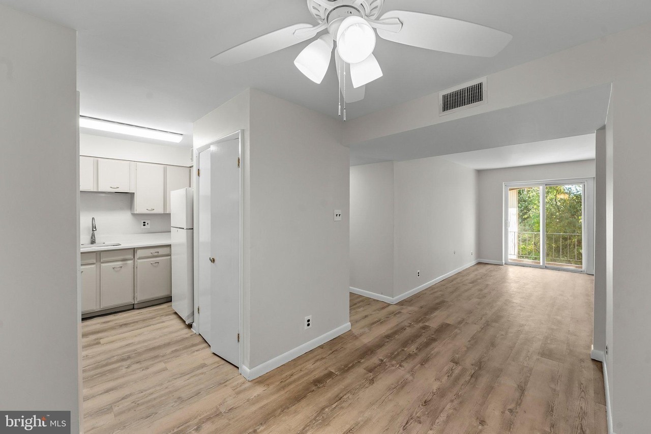 159 Delaware St #203 - Photo 6 of 22
