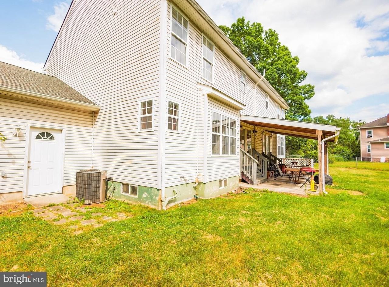 211 Laurel Ave - Photo 2 of 26