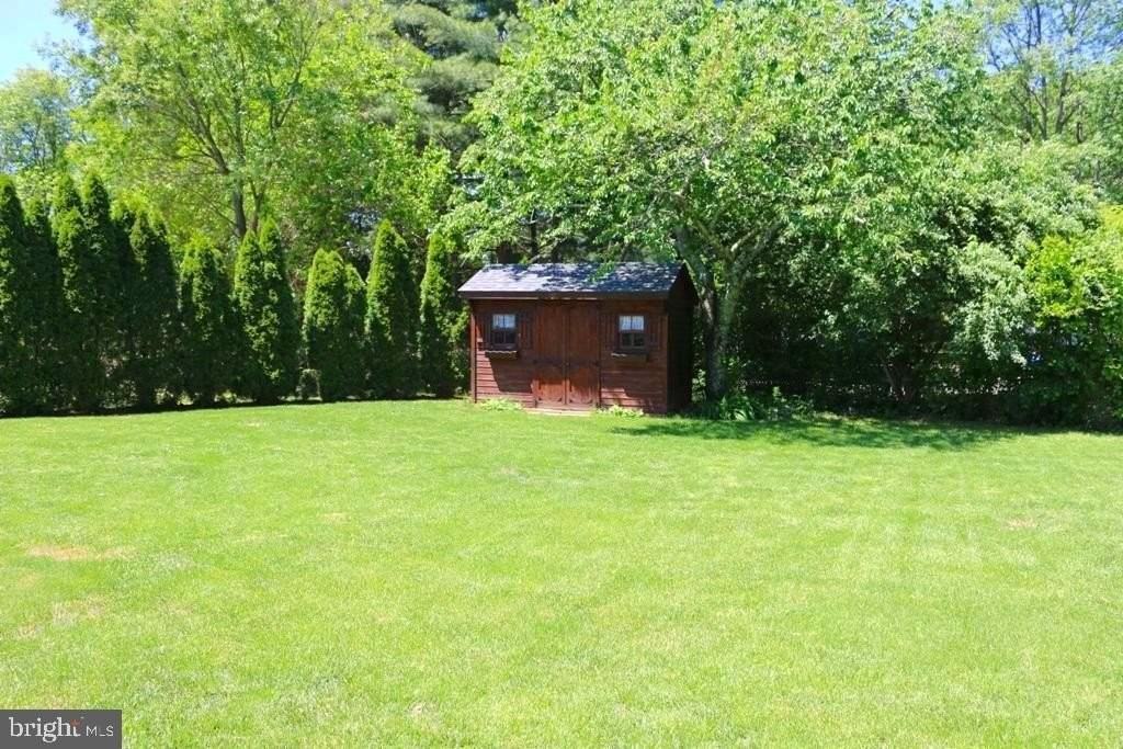 211 Laurel Ave - Photo 5 of 26