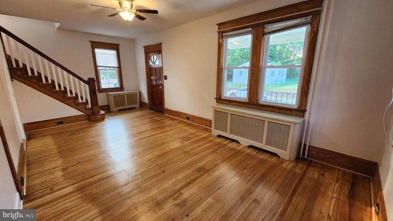 306 Victoria St - Photo 4 of 23
