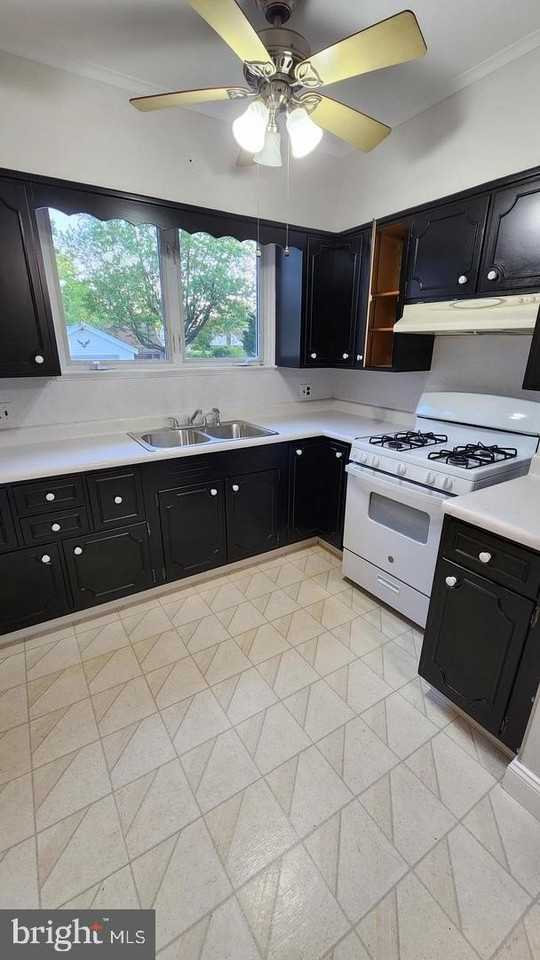 306 Victoria St - Photo 6 of 23