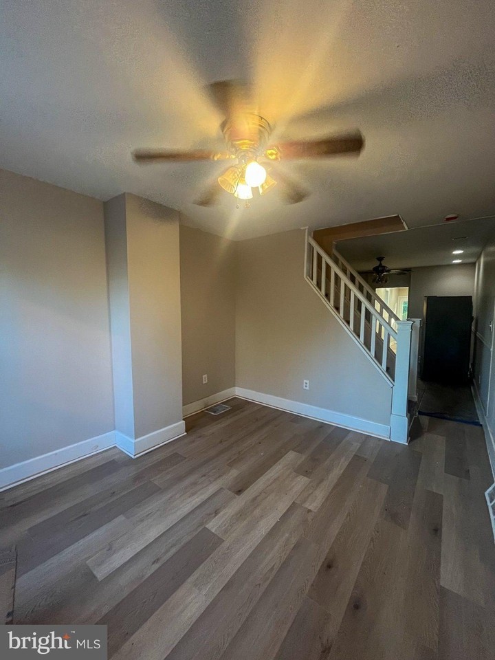 832 Lamberton St - Photo 2 of 9