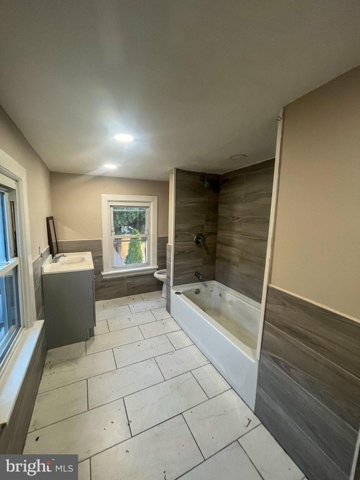 832 Lamberton St - Photo 7 of 9