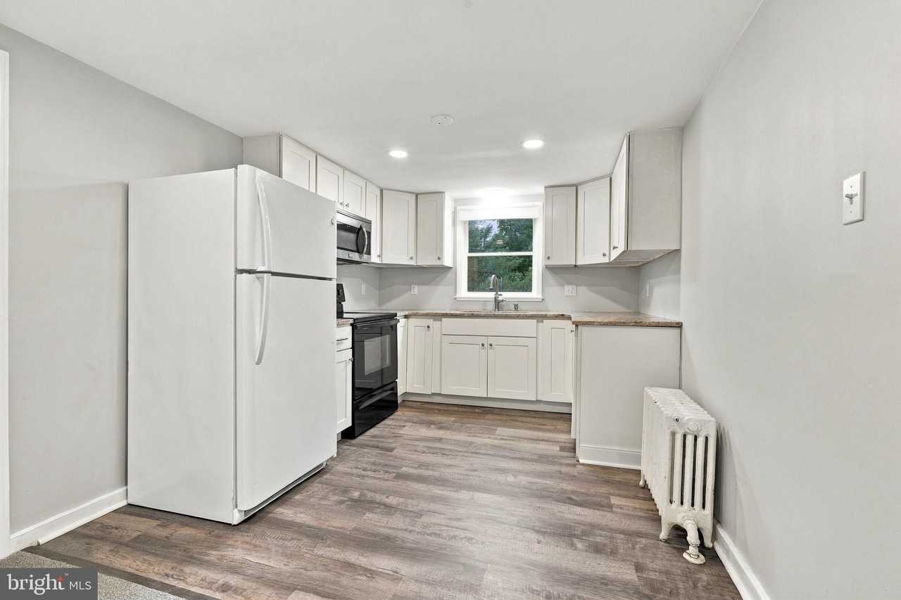 127 W Butler Ave - Photo 2 of 13